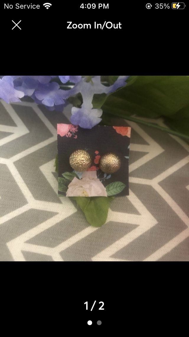 Gold studded earrings 