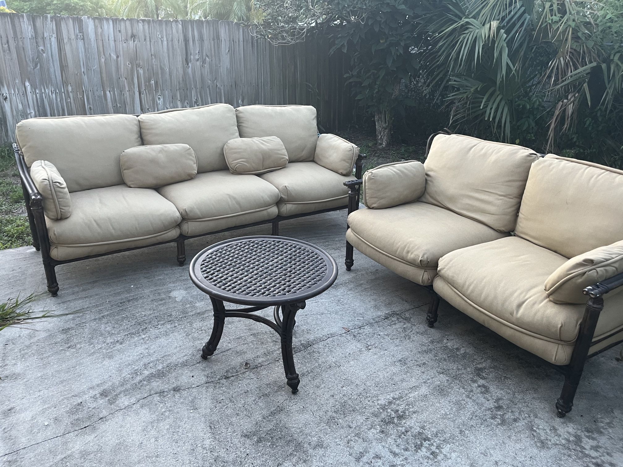 Outdoor Furniture/ Outdoor Couches