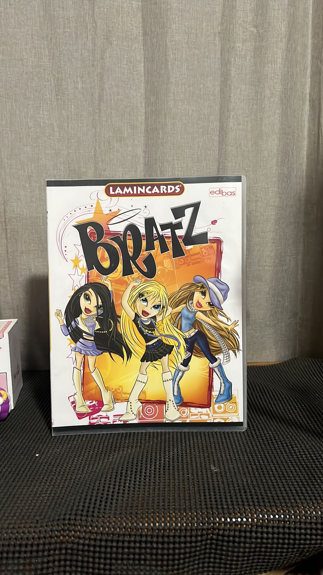 Bratz Europe Exclusive Binder With Cards Included 
