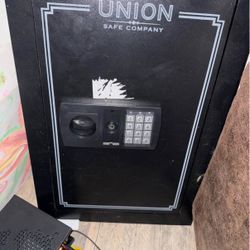 🔒 Wall-Mount Union Safe – $30 – Easley