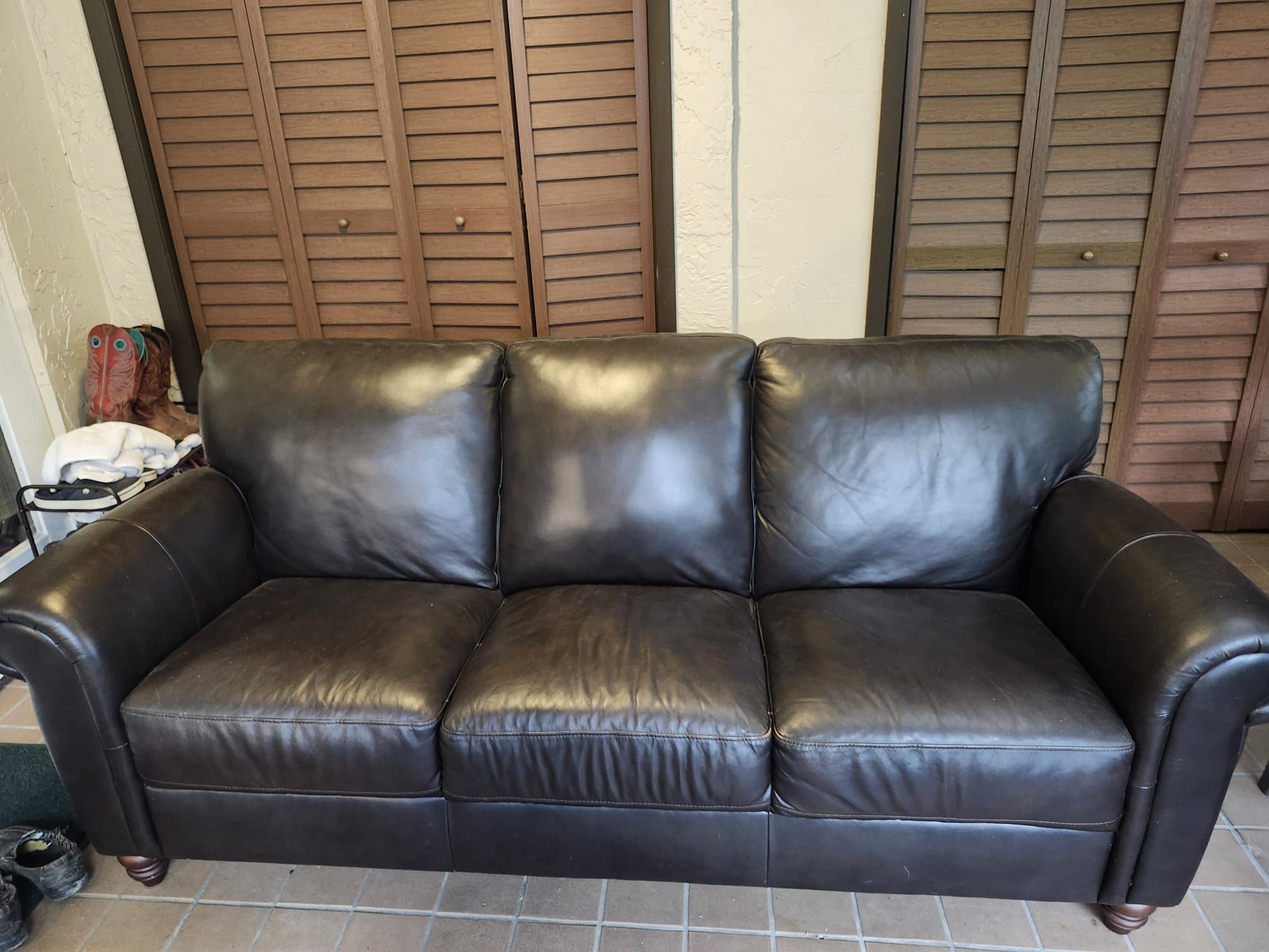 Cindy Crawford Home Leather Sofa.