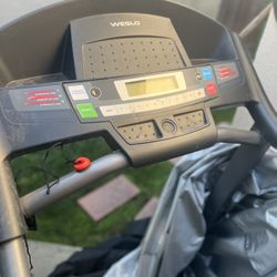 TREADMILL WITH INCLINE 