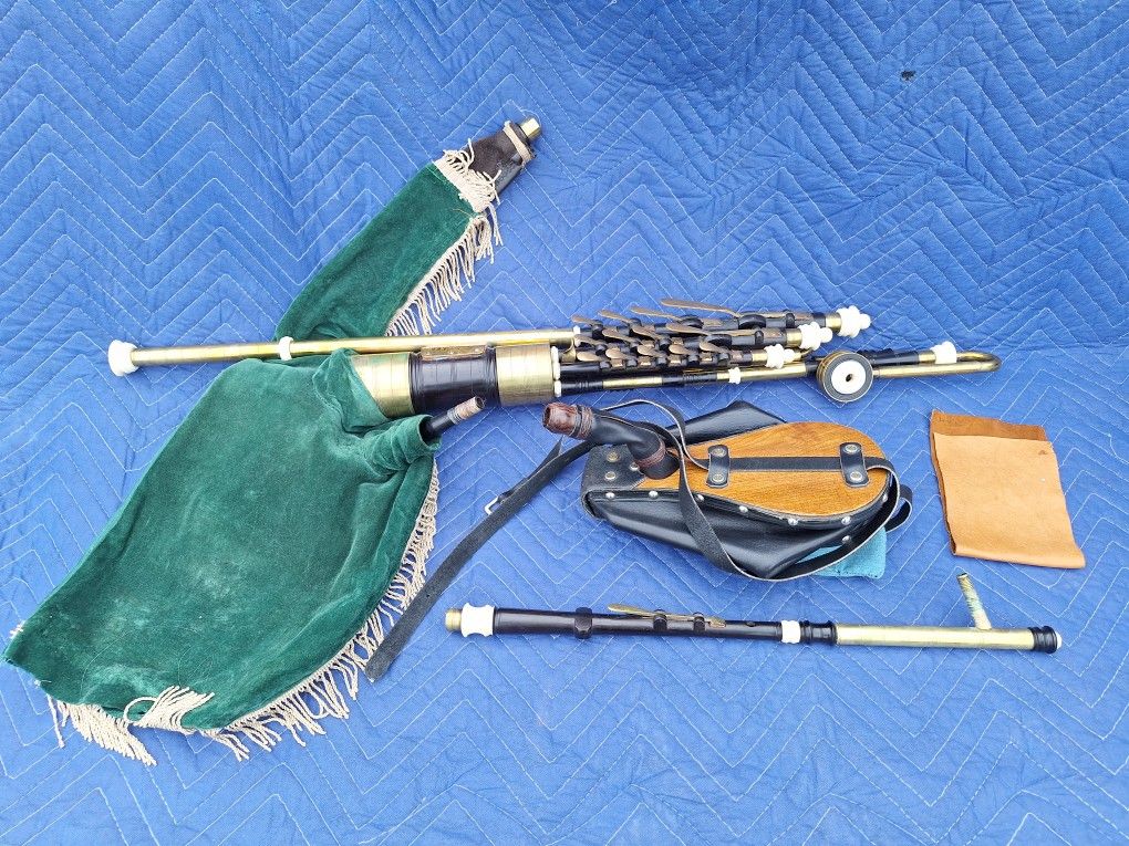 Uilleann Pipes by Dan O'Dowd 1976