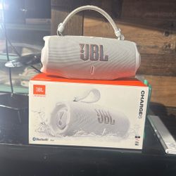 JBL Charge 6 ( WHITE)