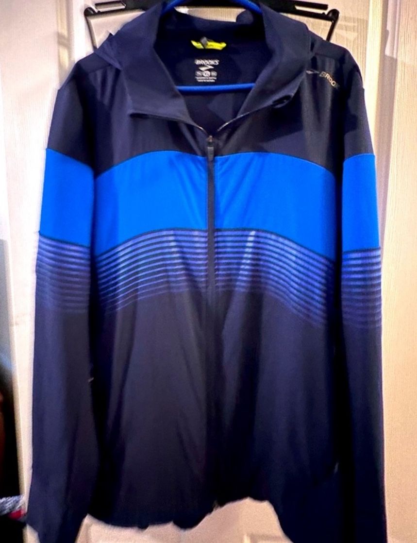 Brooks Size Large