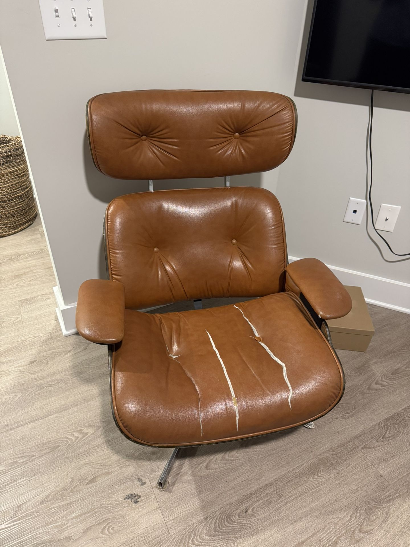 Eames Lounge Chair Replica