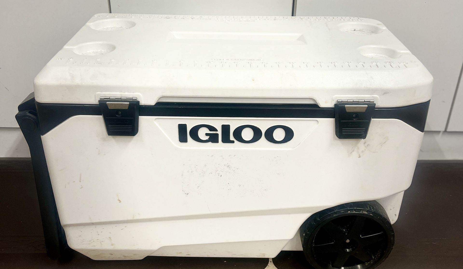 Igloo Rolling Cooler - 90 Quart