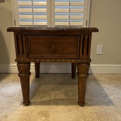 Thomasville End table
