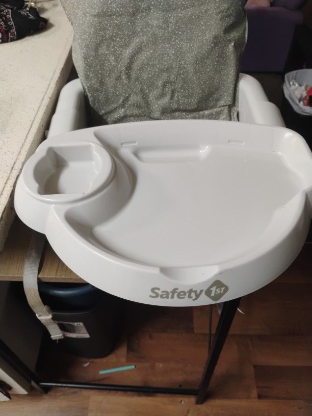 Safety 1st High Chair.