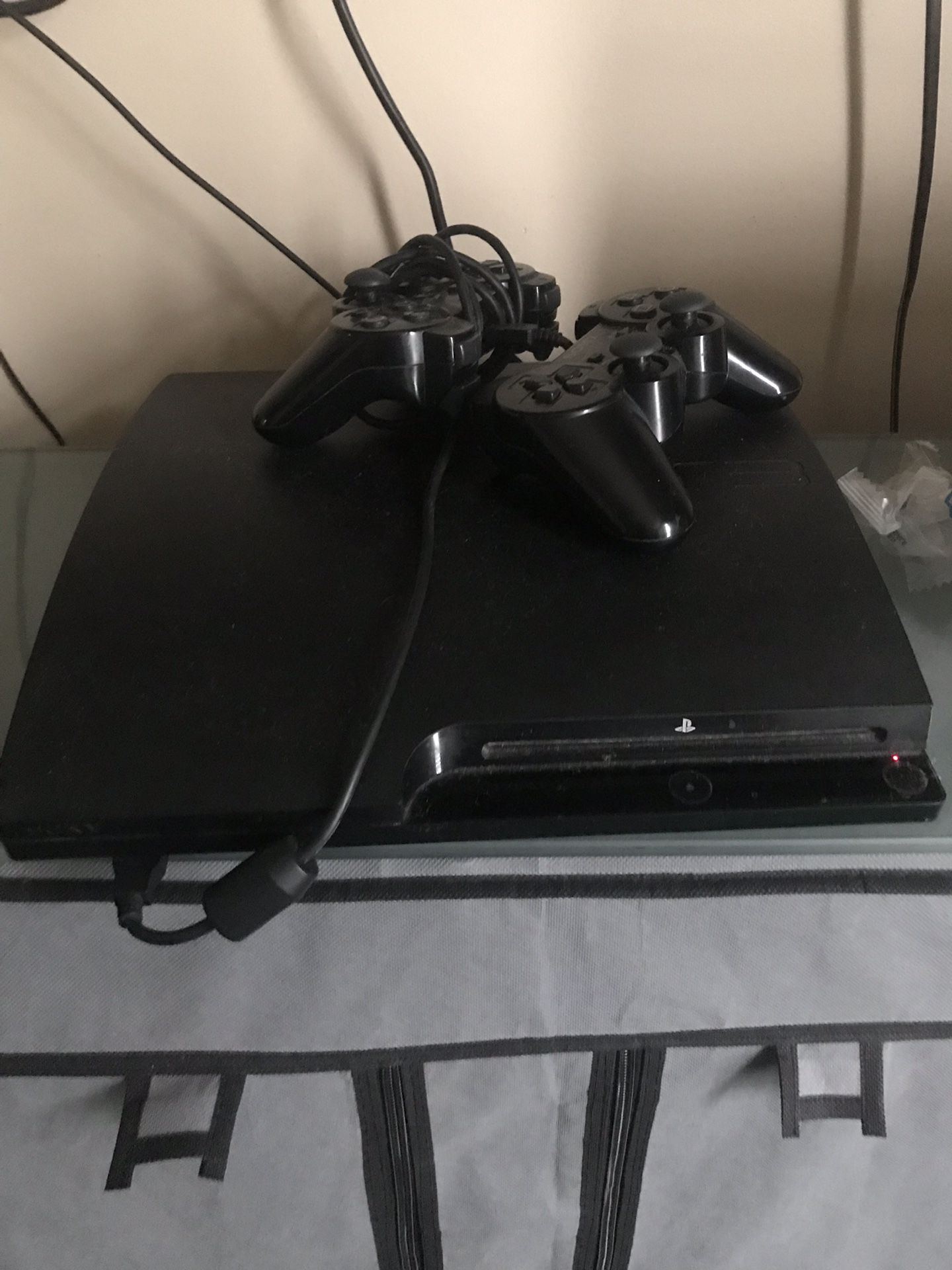 Ps3 and 8 games with 2 controllers
