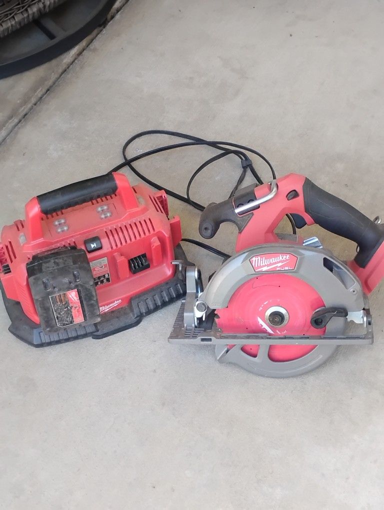 Milwaukee Fuel Circular Saw And Milwaukee 6 Pack Charger