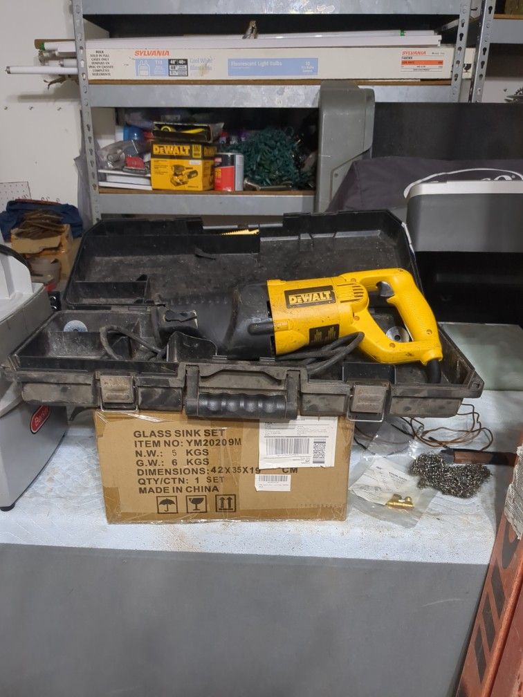 Saw Saw DeWalt