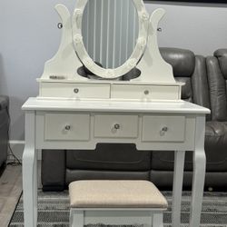 Makeup Vanity Table With Chair 