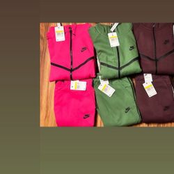 NIKE Tech Unisex (size Smalls & Mediums )