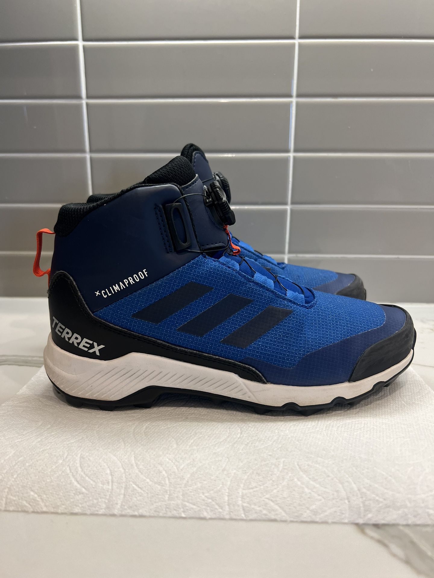 Hilarisch passen alias Adidas Terrex Winter Mid Boa Kid Hiking Boots Size 4 for Sale in Ladera  Ranch, CA - OfferUp