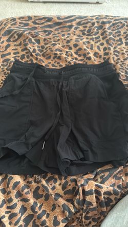 Lululemon shorts size 6