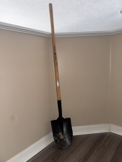 Square shovel
