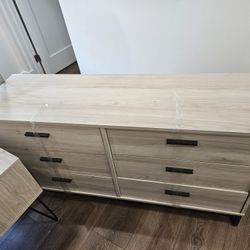 Dresser And Night Stands 