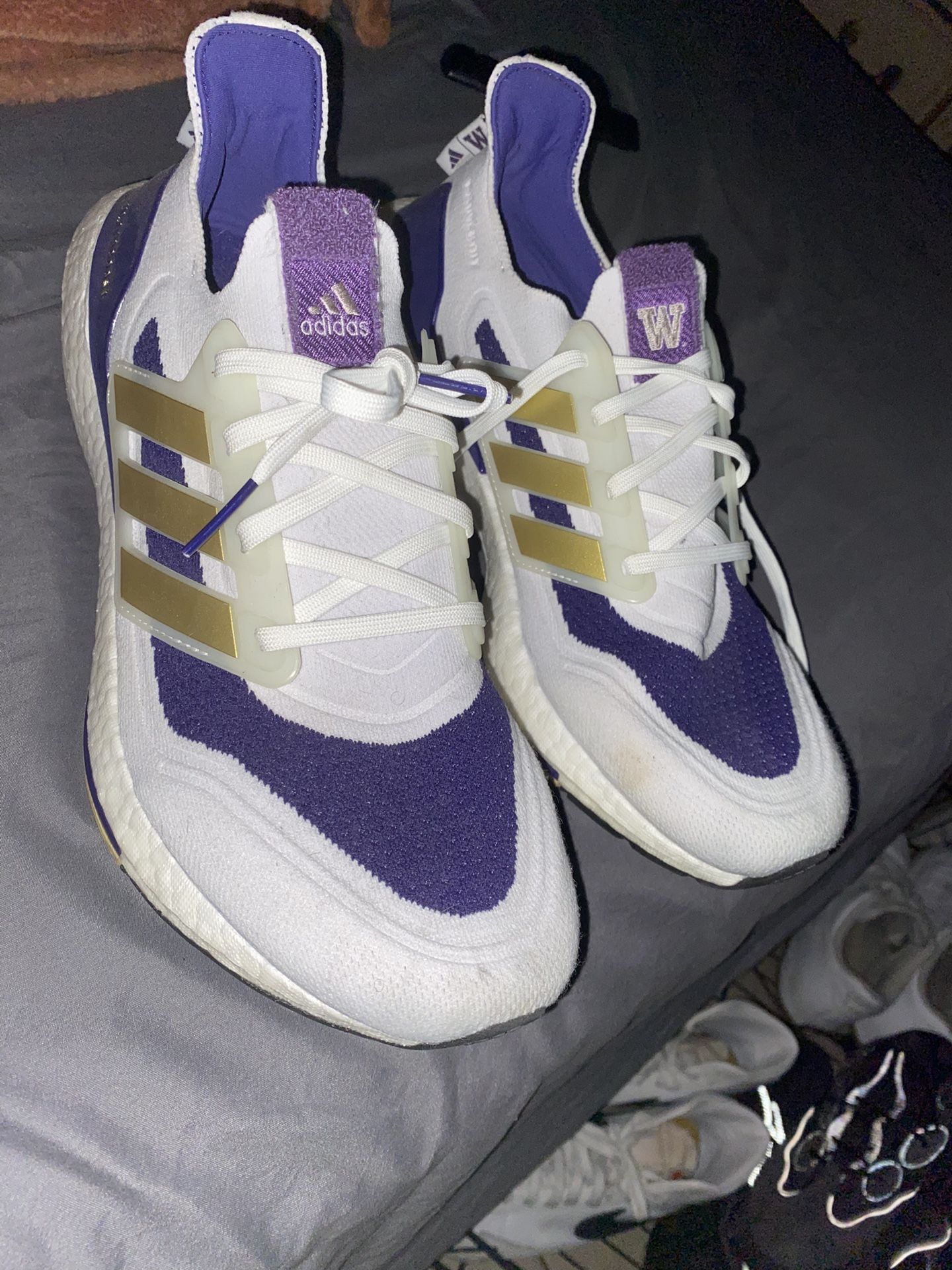 adidas White/Gold Washington Huskies Ultraboost 21 Running Shoe