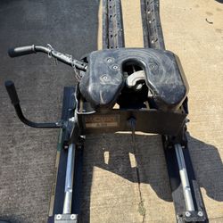 Curt A20 Fifth Wheel Hitch 