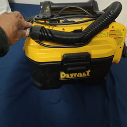 DeWalt vacuum cleaner
