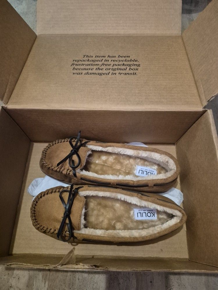 Woman's Moccasin Loafers Size 8