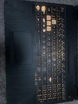 ASUS Gaming Laptop, The black dot in the photos is my crosshair