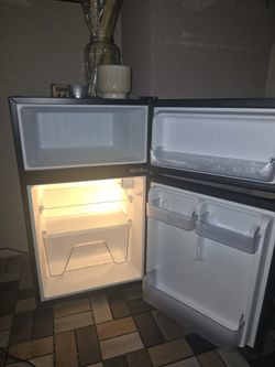 Magic Chef Mini Refrigerator 