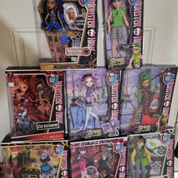 Monster High dolls, Lot 8 
