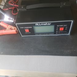 NEW IN BOX AUTOMATIC FAST CHARGER
