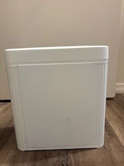 10l slim ribbing stainless steel motion sensor can white has a marking on it as pictured