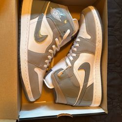 Jordan 1 Mid