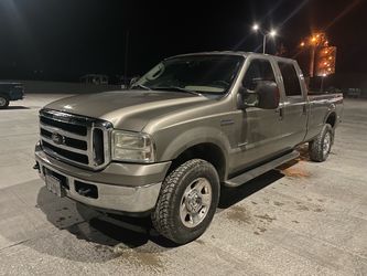 Ford F-250 Super Duty Crew Cab Pickup Truck