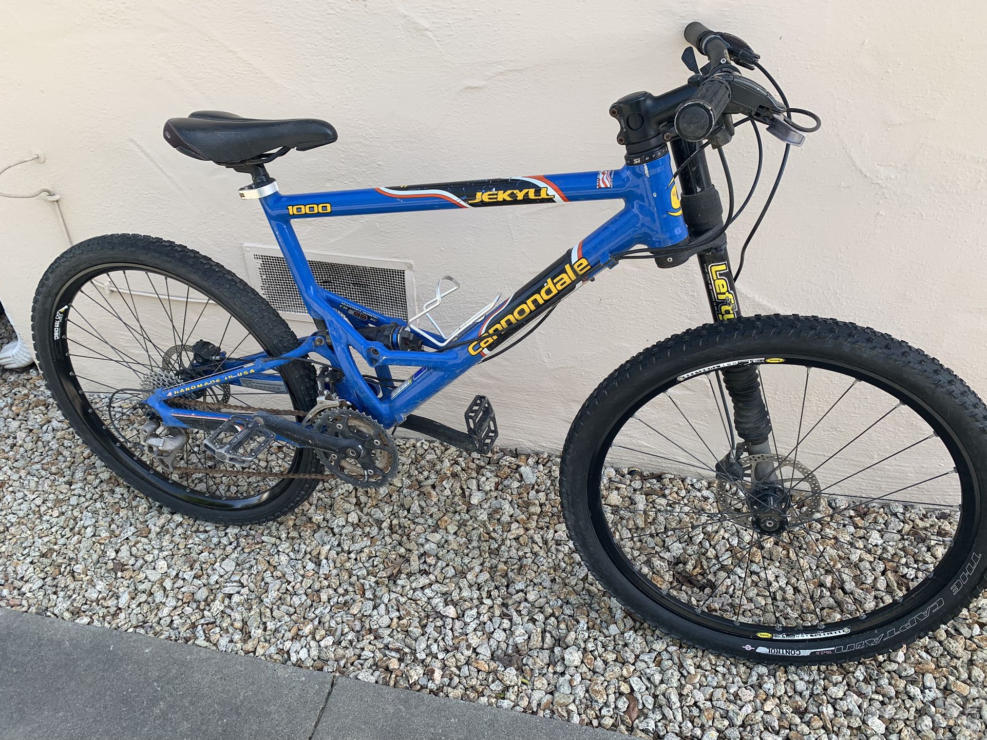 CANNONDALE LEFTY MOUNTAIN BIKE