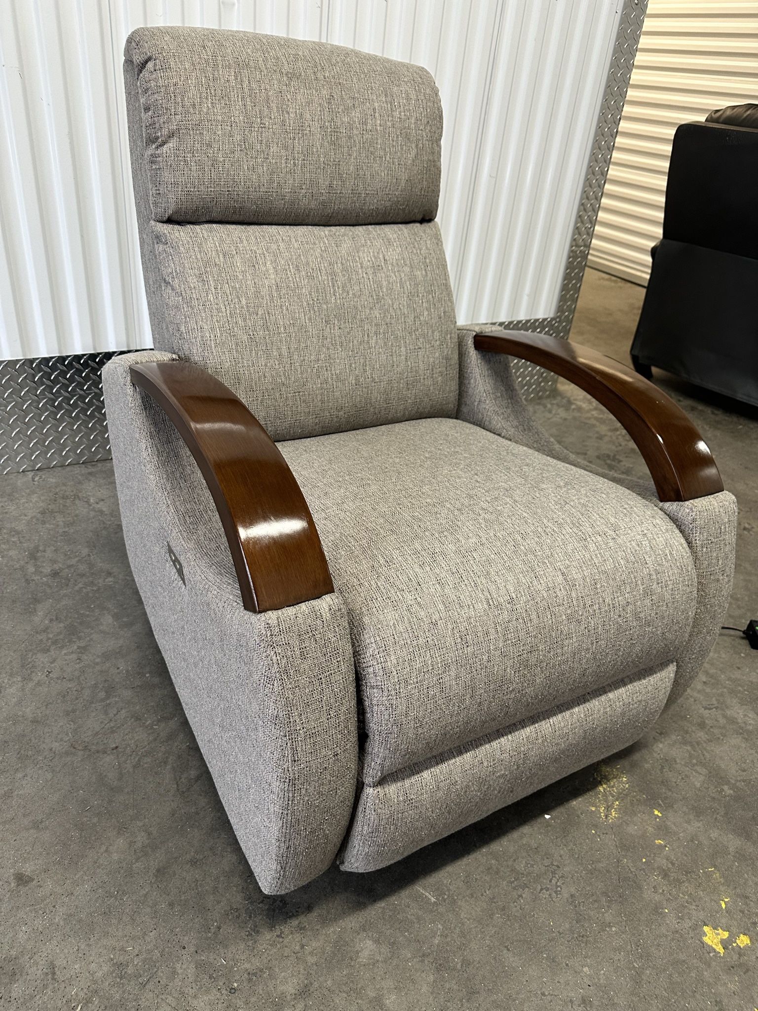 NEW SYNERGY FABRIC POWER RECLINER   Retails for over $500 Previous floor model for a month (excellent condition)  Foam seat cushion • Sinuous spring s