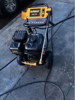 Dewalt 4400 psi pressure washer costumer return to Home Depot as is $720 firm