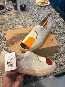 UIN Art shoes retail $130+