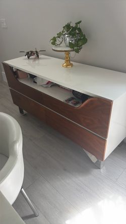 Buffet/china hutch
