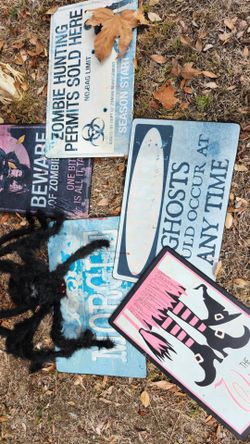 7 Metal Halloween Signs