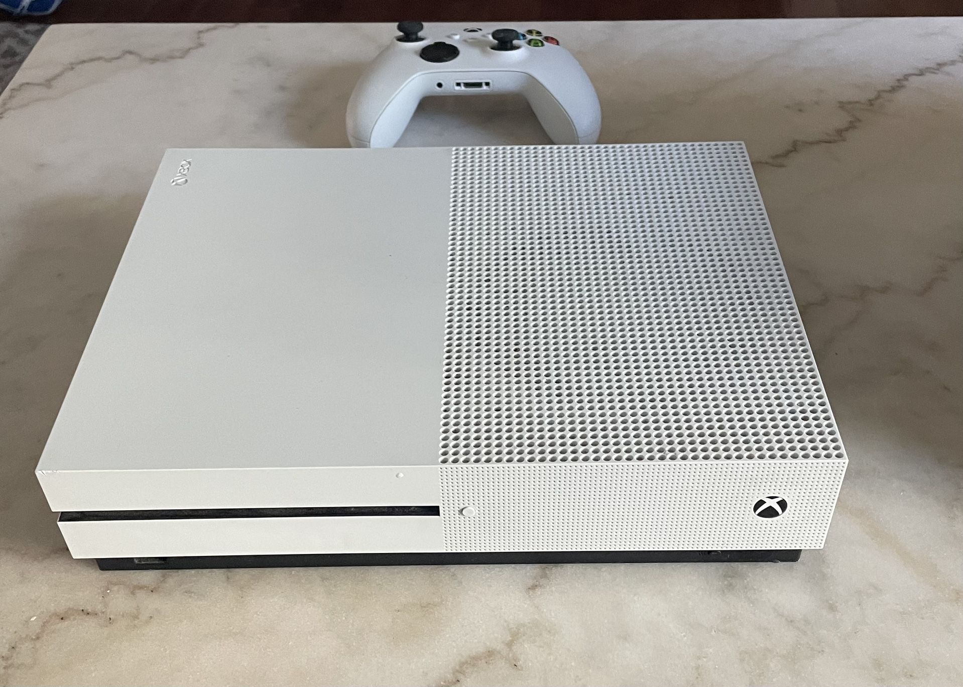 Xbox One S  (w/ Headset)