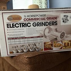 1/2 HP COMMERCIAL GRADE MEAT GRINDER. 