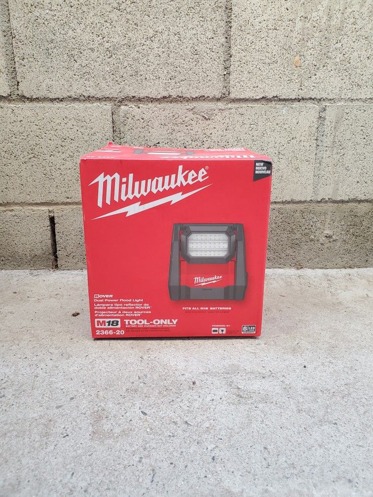 Milwaukee Rover Flood Light 4000 Lumens M18