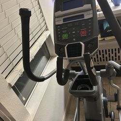 Nautilus Elliptical E616 