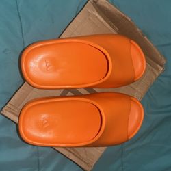 Yeezy Slides 