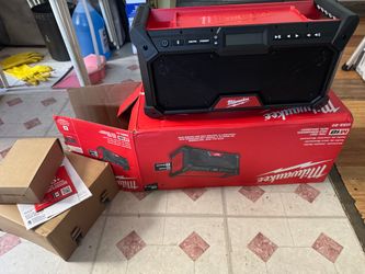 Milwaukee Bluetooth Jobsite Radio