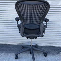 HERMAN MILLER CLASSIC AERON SIZE B CHAIR FULLY LOADED DELIVERY AVAILABLE FOR A FEE