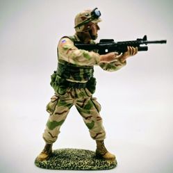 King & Country Ranger Firing M16A2 W/M203 Grenade Launcher BHD002