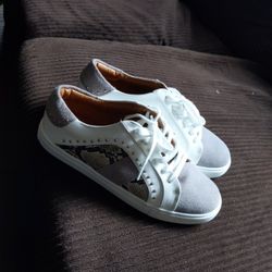 Woman Shoes