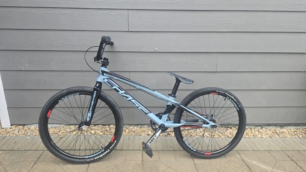 Chase Cruiser 24 Inch BMX