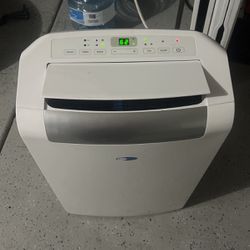 Portable Whynter air conditioner 